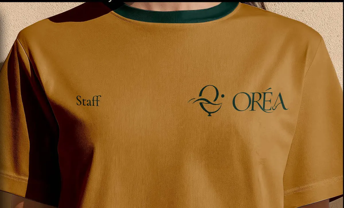 Camiseta da equipe com o logo da Oréa