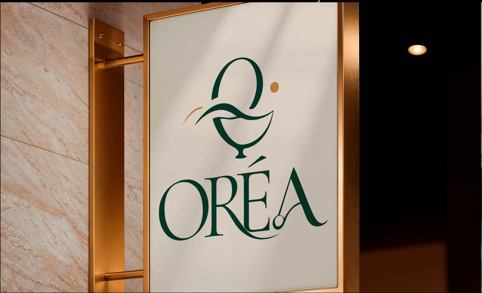 Placa com o logo da Oréa em uma parede de mármore