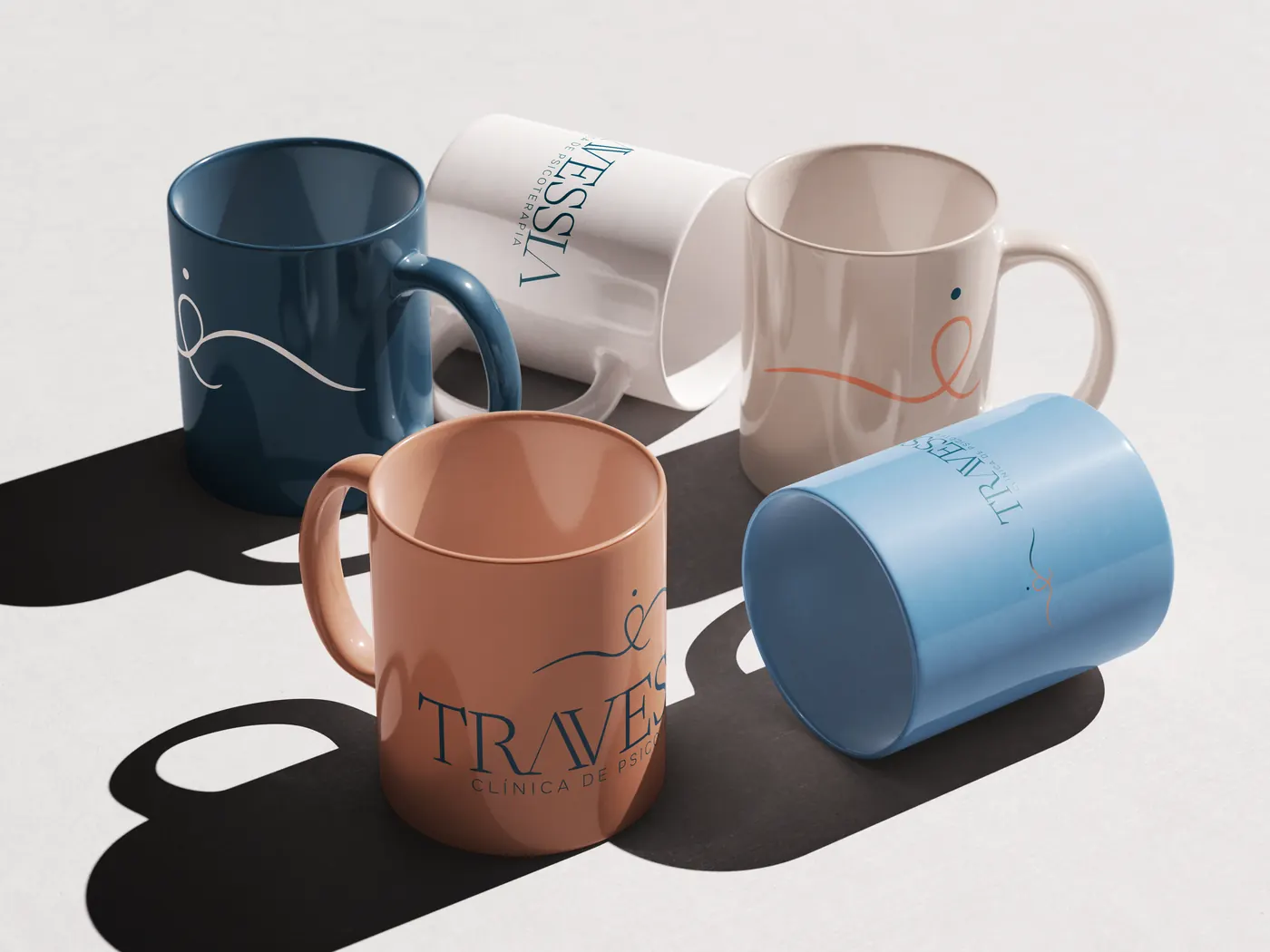 Canecas da Travessia em azul, branco, areia e terracota